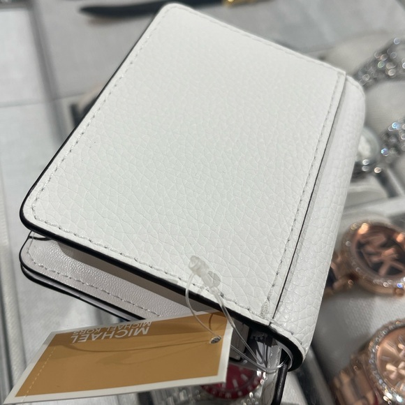MICHAEL KORS Carson Small Pebbled Leather Wallet
Optic White 
NWT - Picture 4 of 16